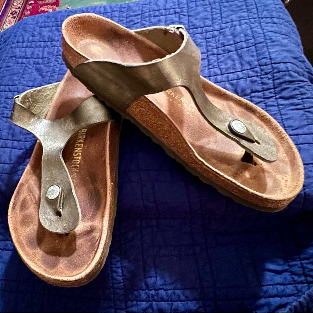 Birkenstock Gizeh Bronze painted Sandals - size 39